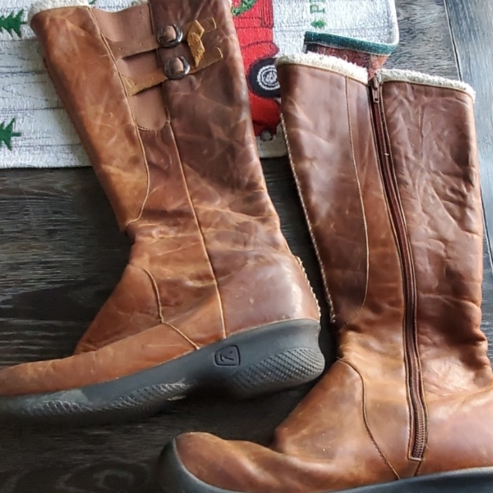 KEEN Distressed Brown Boots